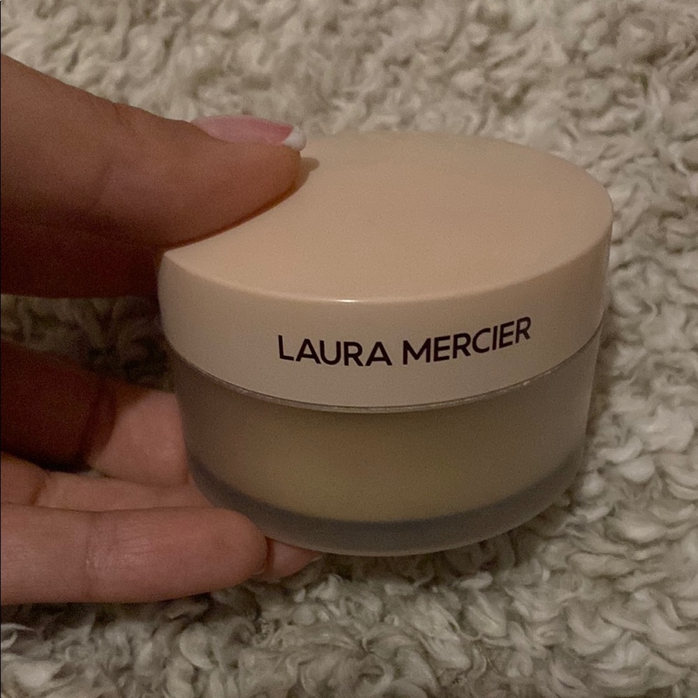Laura Mercier Cream Setting Powder for a Natural Finish